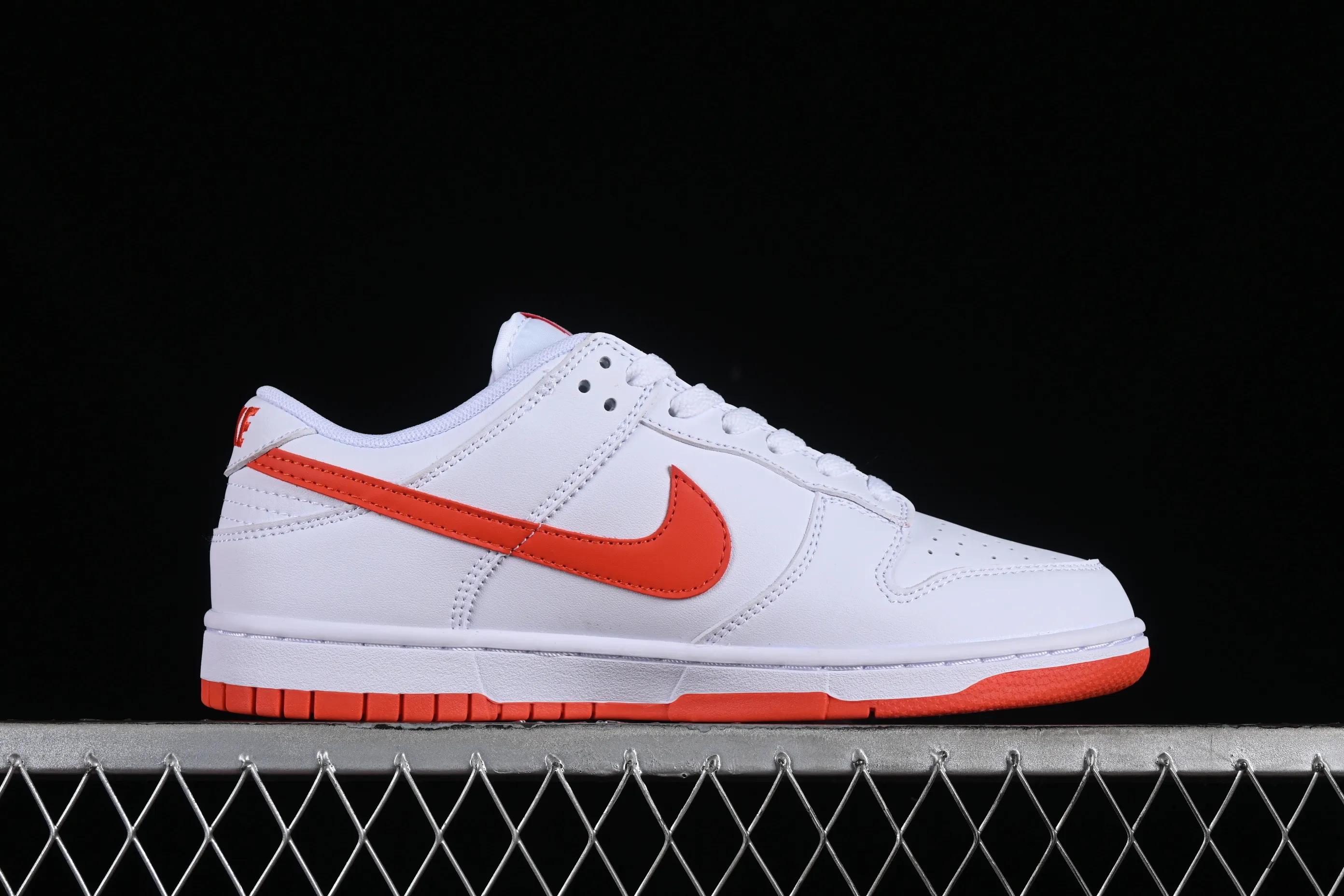 All categories Nk SB Dunk series Nk SB Dunk Low low-top sneakers Nk SB Dunk Low white and orange color low-top casual sports skateboard shoes DV0831-103